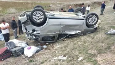 Sivas'ta otomobiller çarpıştı: 3 kişi yaralandı