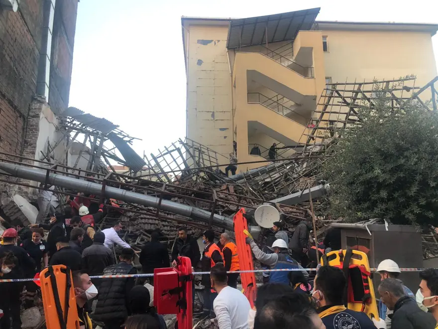 Malatya'da iki katlı bina çöktü: Olay yerinden fotoğraflar 18
