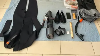 Denizin altından karşıya geçecekti, koyda yakalandı