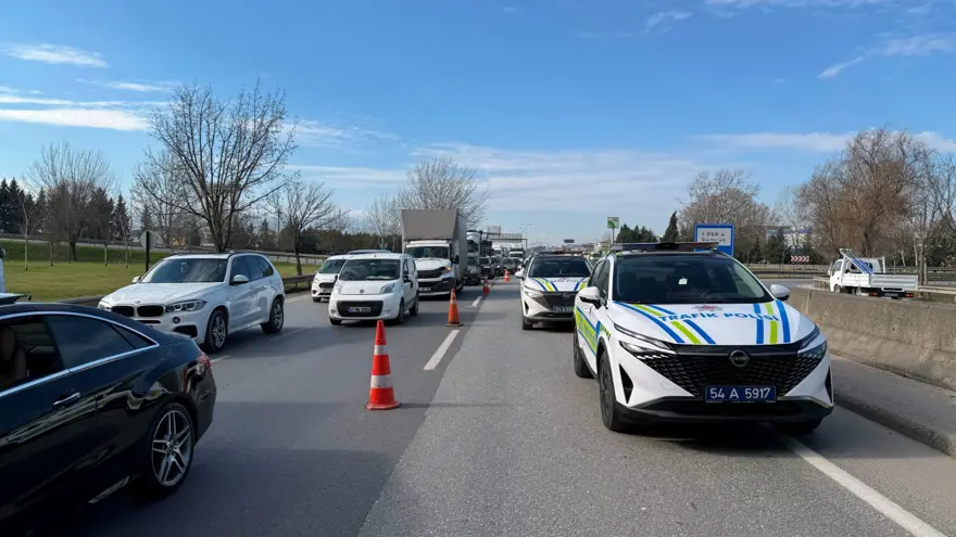 D-100'de TIR'lar çarpıştı 3