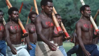 Amerikan yardımlarına "tapan" kabileler: Kargo kültleri