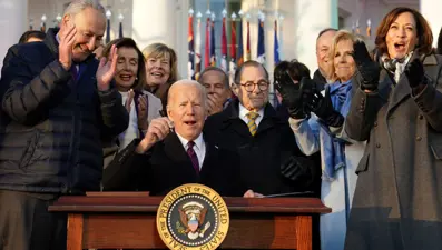 Biden'dan eşcinsel evlilikleri koruma altına alan yasaya onay