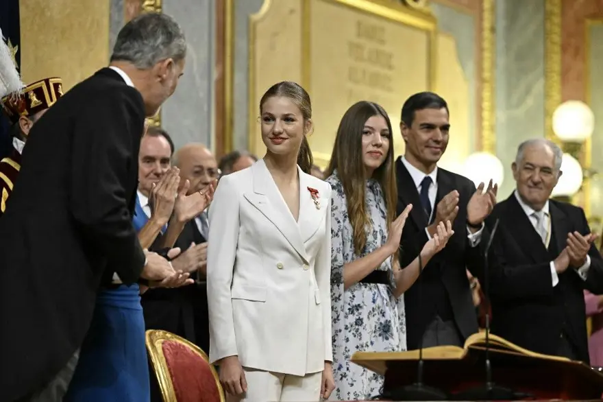 Bağlılık yemini eden Prenses Leonor artık resmen geleceğin kraliçesi 26 Bağlılık yemini eden Prenses Leonor artık resmen geleceğin kraliçesi 26