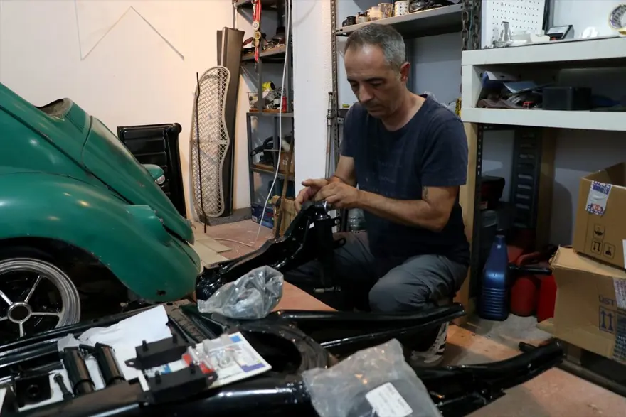 İlaç mümessili, hobisinin peşinden gitti: Klasik otomobilleri restore ediyor 3