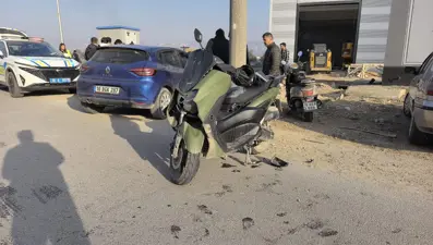 Bursa'da feci kaza: Otomobille çarpışan motosikletin sürücüsü ağır yaralandı