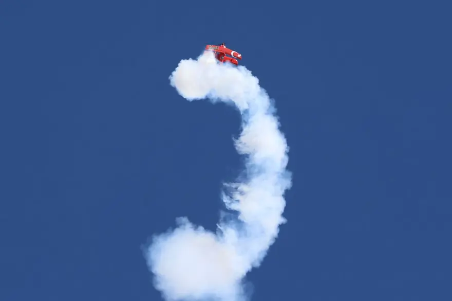 Türkiye'nin tek sivil akrobasi pilotundan cumhuriyetin 101. yaşına özel uçuş 6