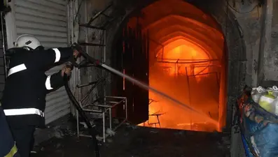 Türkmen kimliğinin simgelerinden Kerkük Tarihi Çarşı'da yangın