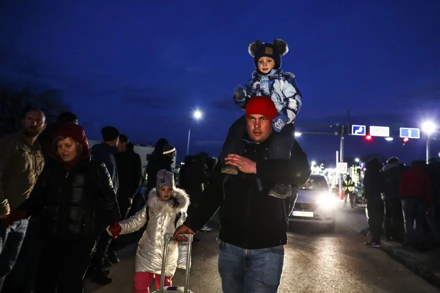 Polonya-Ukrayna sınırı çocuklu aileler haricinde sivillere kapatıldı 2 Polonya-Ukrayna sınırı çocuklu aileler haricinde sivillere kapatıldı 2