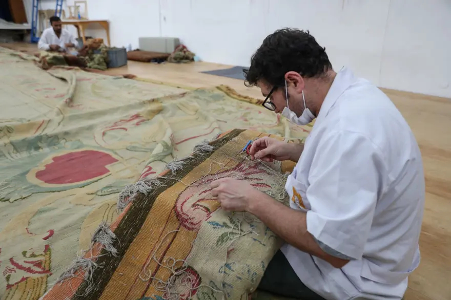 Dolmabahçe Sarayı'nın 119 yıllık halısı restore ediliyor 17