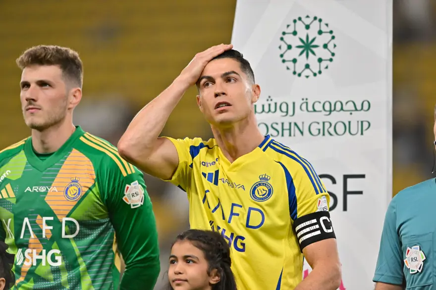 Cristiano Ronaldo'nun fileleri sarstığı maçta Fatih Terim galibiyete izin vermedi: 4 gol, 1 kırmızı kart 2 Cristiano Ronaldo'nun fileleri sarstığı maçta Fatih Terim galibiyete izin vermedi: 4 gol, 1 kırmızı kart 2