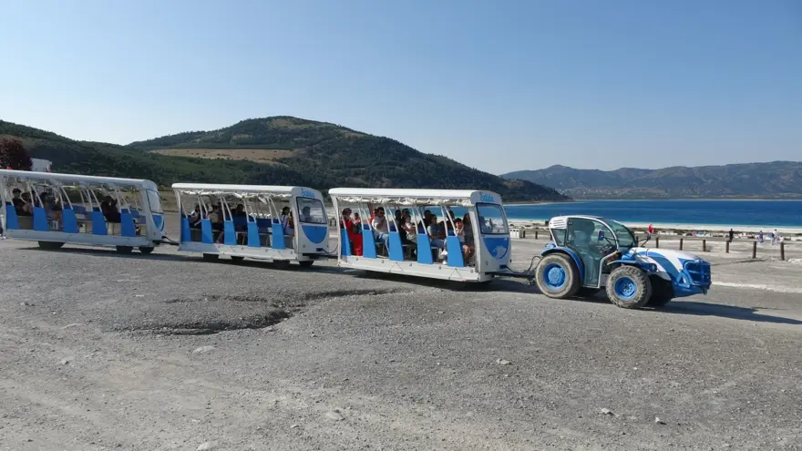 Türkiye'nin Maldivleri Salda Gölü'ne bayramda ziyaretçi akını 8