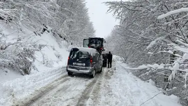 Amasya'da 107 köy yolu kar yağışından ulaşıma kapandı