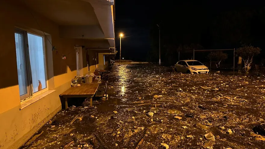 Karadeniz'de fırtına dev dalgalar oluşturdu 4