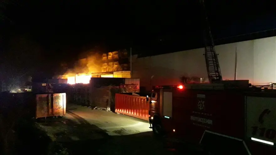 Kocaeli'de otomobil parçası üreten fabrikada yangın 