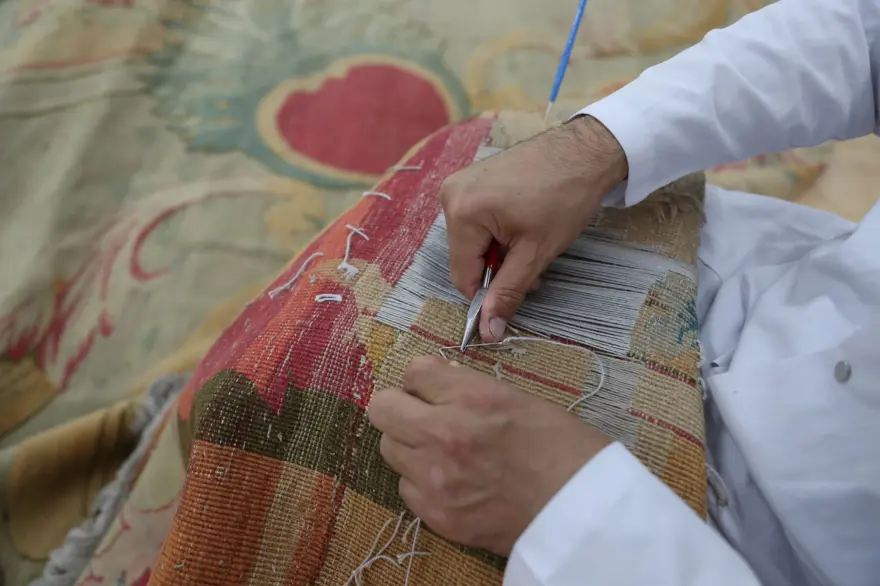 Dolmabahçe Sarayı'nın 119 yıllık halısı restore ediliyor 14