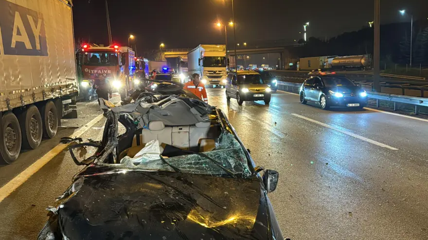 Anadolu Otoyolu’nda otomobil TIR'a çarptı: 1 ölü, 2 yaralı 