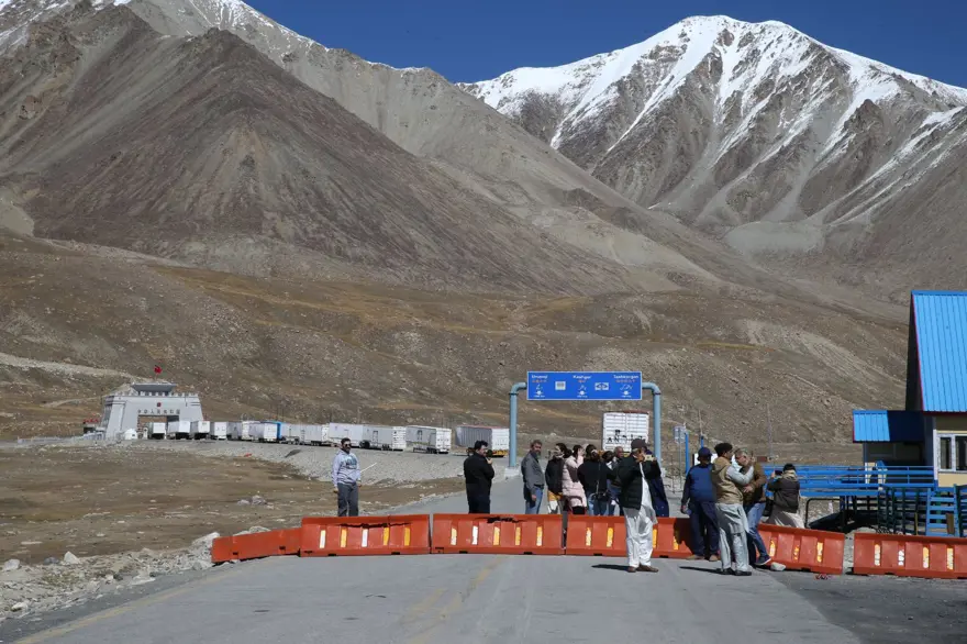 Dünyanın en yüksek geçiş noktası: Pakistan ile Çin'i birbirine bağlayan "Khunjerab" 14