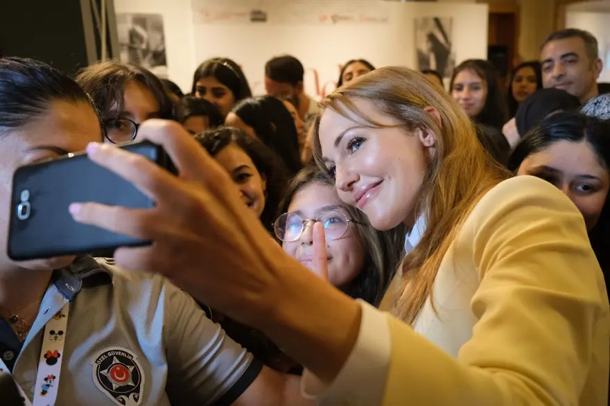 Oyuncu Meryem Uzerli: Bir gün hayatımın filmi çekilirse beni  Öykü Karayel oynasın 7