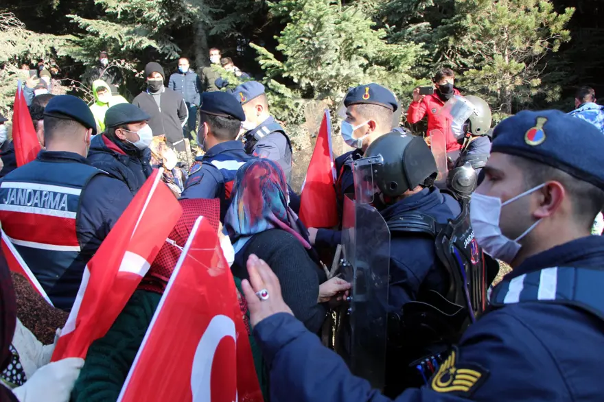 Bolu'da yaylada yıkım gerginliği 9