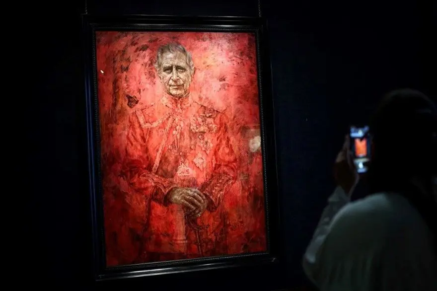 Kral Charles'ın tartışma yaratan yeni portresine saldırı 5