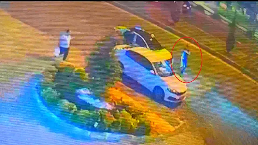 Yoldan geçerken silahlı çatışmanın ortasında kaldı, göğsündenvuruldu 3