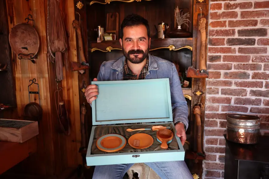 Hobi olarak başladı ama şimdi gelir kapısı oldu: Evinin bir odasını atölyeye çevirdi 1