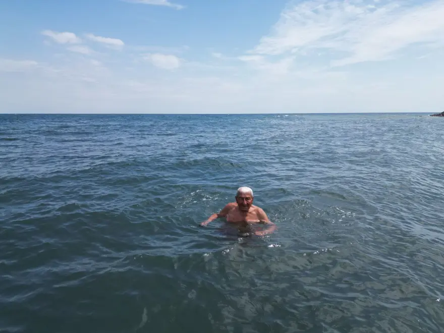 "98 YAŞINDA OLDUĞUMU SÖYLEYİNCE ŞAŞIRIYORLAR" 8 "98 YAŞINDA OLDUĞUMU SÖYLEYİNCE ŞAŞIRIYORLAR" 8