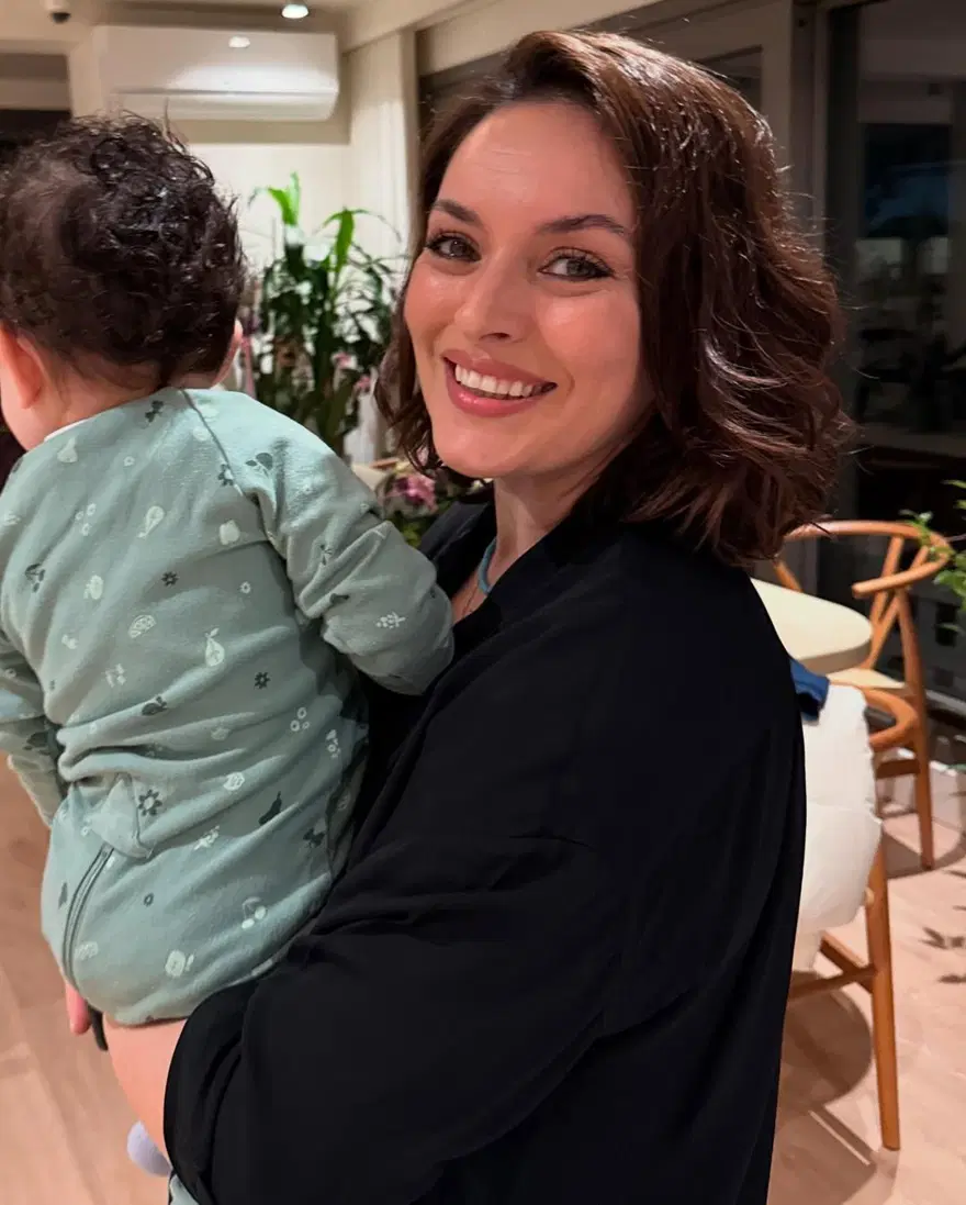 Ezgi Mola ayrılık sonrası tatile çıktı: Oğluyla yeni kare 1 Ezgi Mola ayrılık sonrası tatile çıktı: Oğluyla yeni kare 1