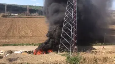 Tekirdağ'da atık lastikler alev alev yandı