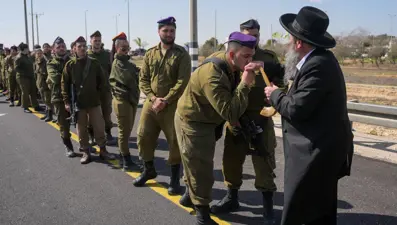 Siyonist ordudan tarihte bir ilk: Askerler artık sakal için izin almayacak