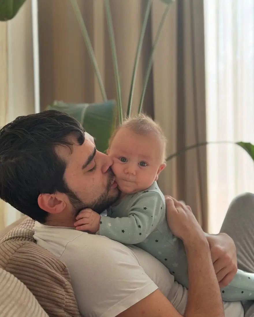 Dilan Telkök ile Berkay Hardal'ın oğulları büyüyor: Zaman su misali 1 Dilan Telkök ile Berkay Hardal'ın oğulları büyüyor: Zaman su misali 1