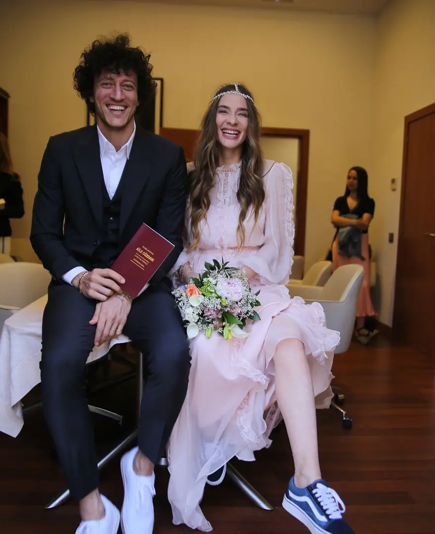 Müge Boz'un eşi Caner Erdeniz'den oğlu Rika ile yeni kareler Müge Boz'un eşi Caner Erdeniz'den oğlu Rika ile yeni kareler
