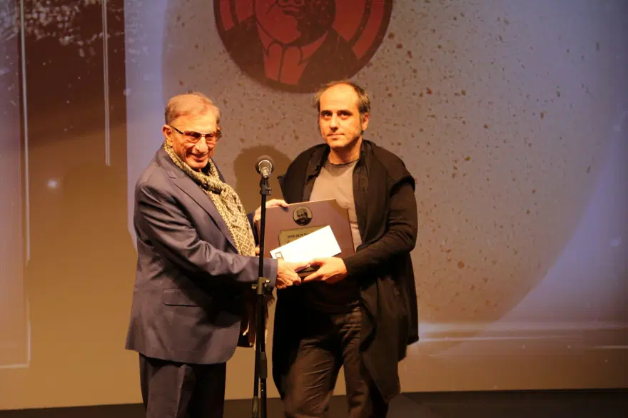 Savaş Dinçel'in 77'nci yaşı Savaş Dinçel Tiyatro Ödülleri'yle kutlandı 25 Savaş Dinçel'in 77'nci yaşı Savaş Dinçel Tiyatro Ödülleri'yle kutlandı 25