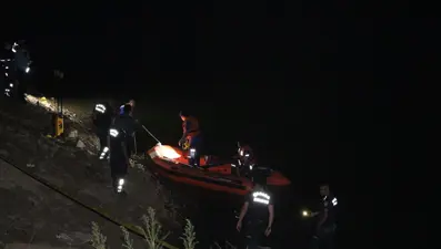 Serinlemek için gölete giren itfaiye eri olta misinalarına takılarak boğuldu