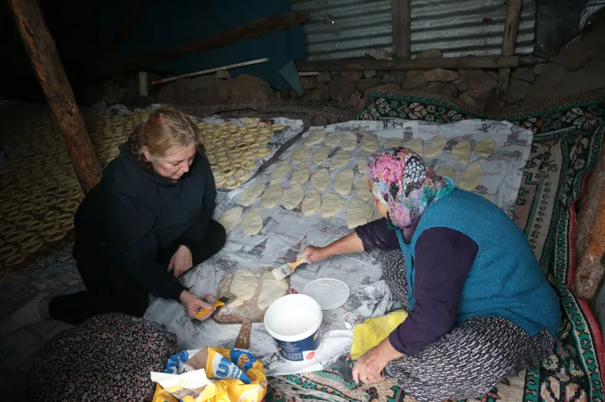 Kürül hazırlamak için toplandılar: Kışın sofralarda, imece usulü yaşatıyor 4