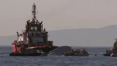 Alabora olan bottaki 13 kişi kurtarıldı