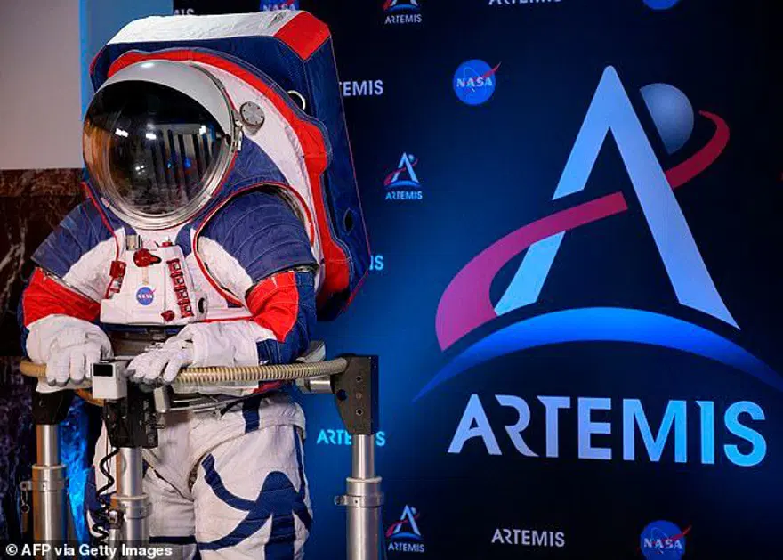 NASA Ay'da kullanılacak astronot kıyafetlerini test etmeye başladı 2