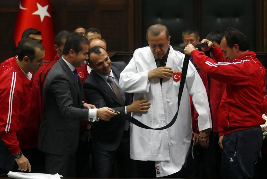 Erdoğan'a siyah kuşak 1 Erdoğan'a siyah kuşak 1