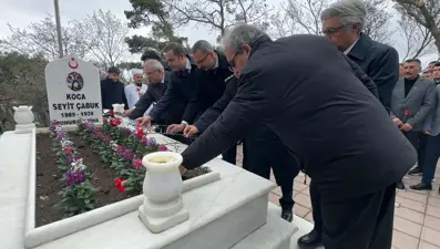 Seyit Onbaşı, mezarı başında anıldı