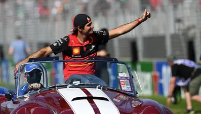 İspanyol pilot Sainz, 2024'e kadar Ferrari'de