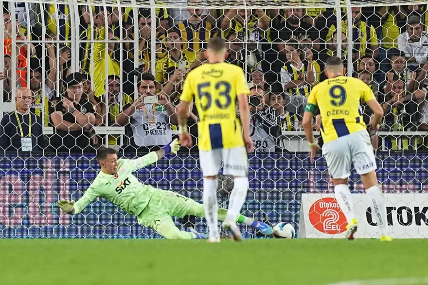 Kadıköy'de gol yağmuru: Galatasaray dev derbide Fenerbahçe'yi mağlup etti 1