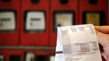 400'den fazla kişinin elektrik faturasını ödedi