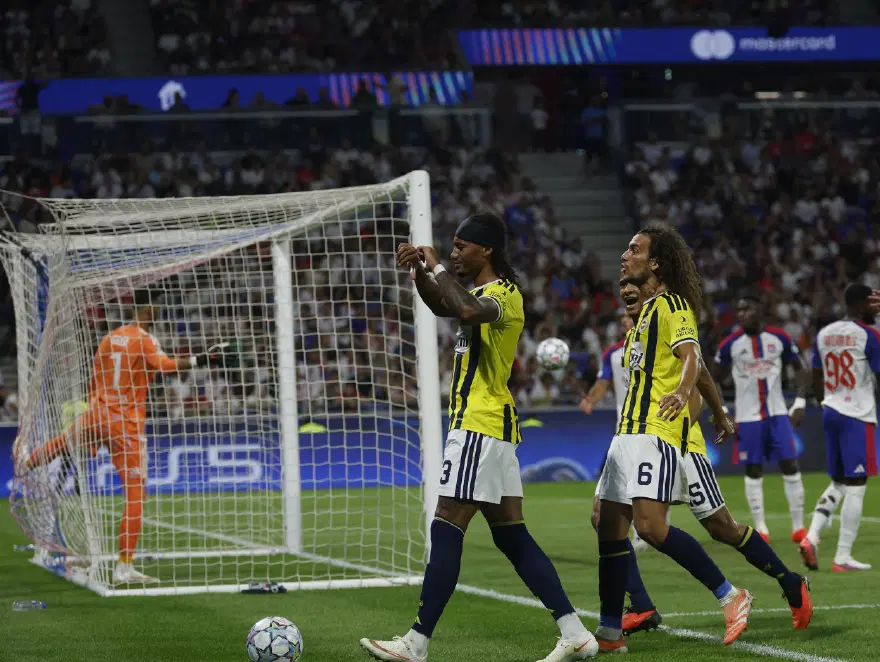 "FENERBAHÇE, LYON'UN HAYALLERİNİ YIKTI" 5 "FENERBAHÇE, LYON'UN HAYALLERİNİ YIKTI" 5