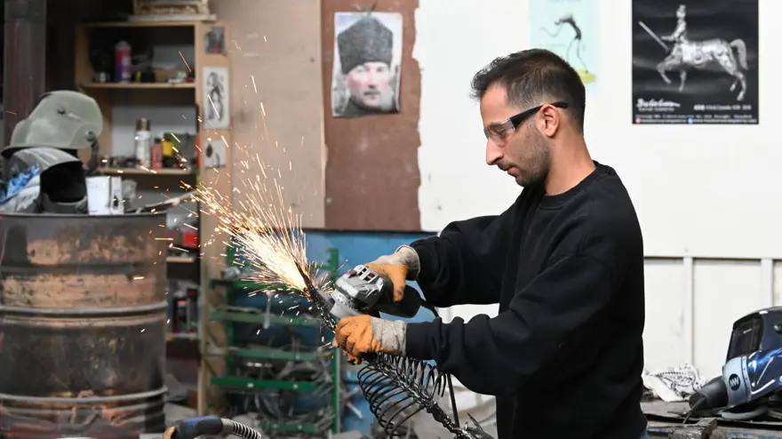 İlhamı aile mesleği balıkçılıktan aldı: Metal parçalarla sanat eseri üretiyor 2