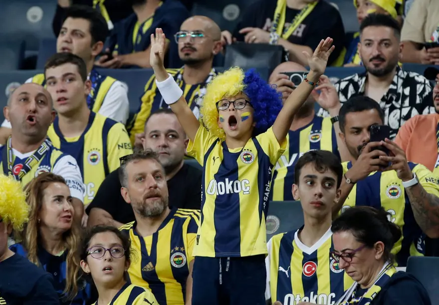 Fenerbahçe Avrupa Ligi'ne galibiyetle başladı: Kadıköy'de 3 gol 2 kırmızı kart! 10