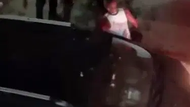 İstanbul'da sokak ortasında tekme tokat kavga: Birbirlerinin kafasında şişe kırdılar