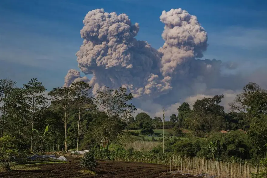 Sinabung Yanardağı'nda patlama 4