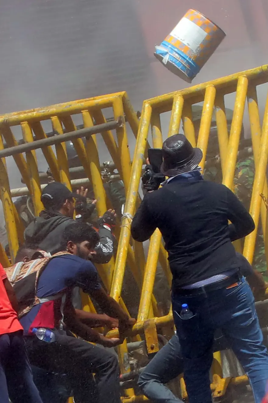 Sri Lanka'da son durum: Başbakan ve Devlet Başkanı'ndan istifa kararı 22 Sri Lanka'da son durum: Başbakan ve Devlet Başkanı'ndan istifa kararı 22