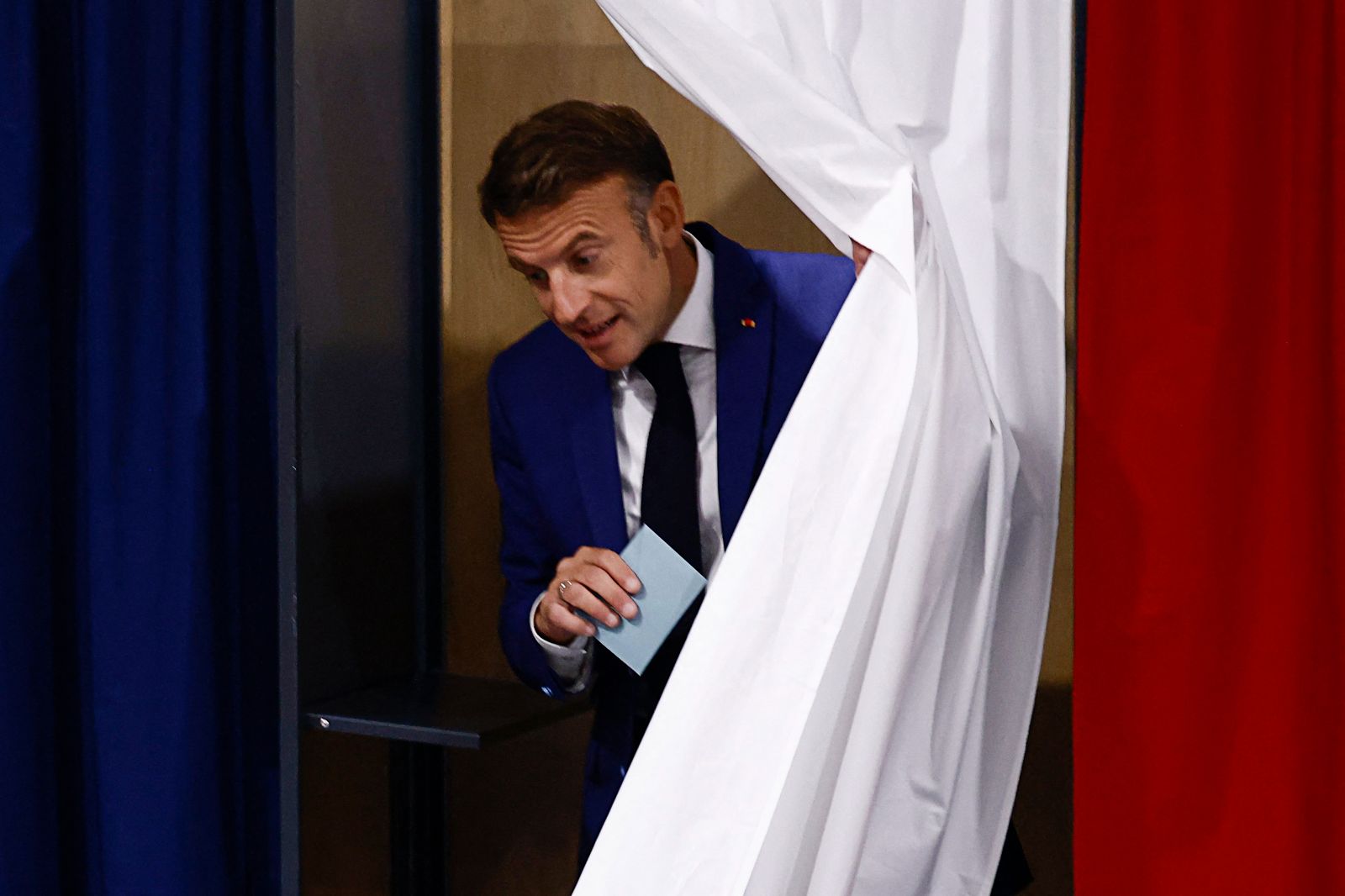 Fransa'da sandıktan aşırı sağ çıktı: "Macron'un kaybettiği bahis"