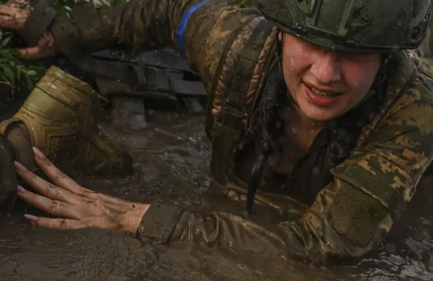 Ukraynalı kadınlar cephede görev almak için hazırlık yapıyor 11 Ukraynalı kadınlar cephede görev almak için hazırlık yapıyor 11